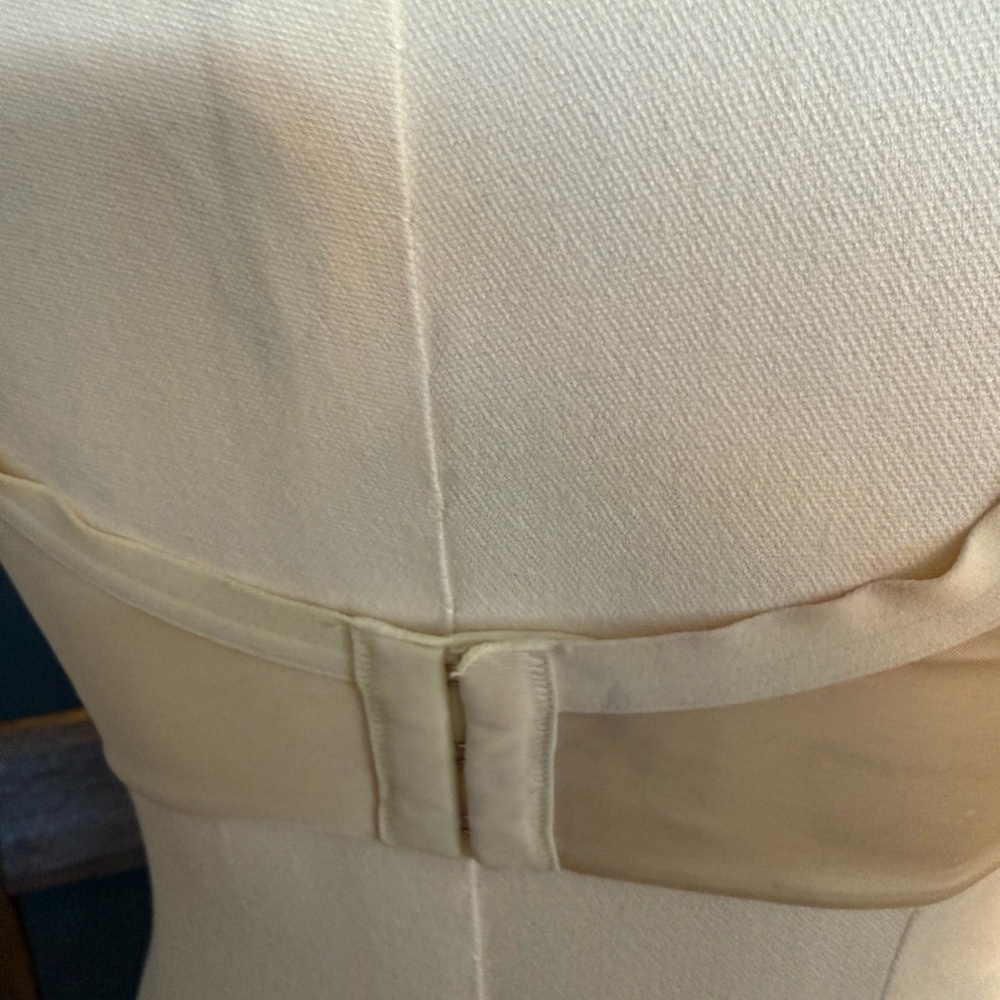 Victoria's Secret Cream Bra - Picture 3 of 5